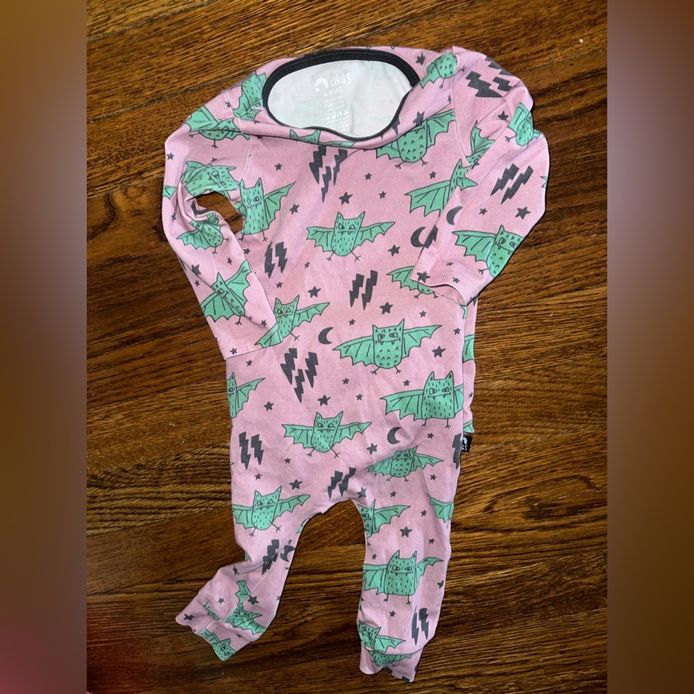 Bats rags to Raches Peekabooty romper 6-9 months